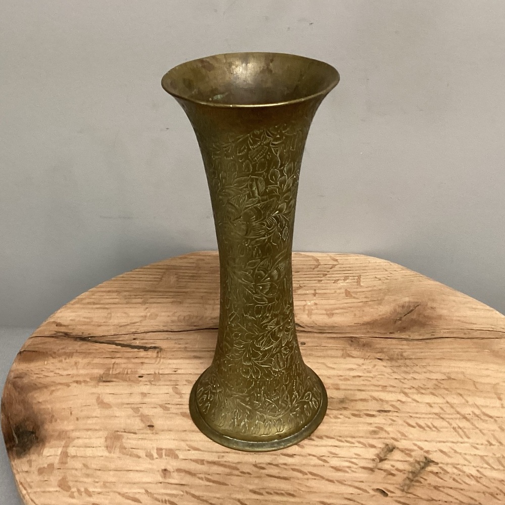 🟡 Vintage - Beautifully Etched & Solid Brass Vase / Decor Piece - Unique - Rare